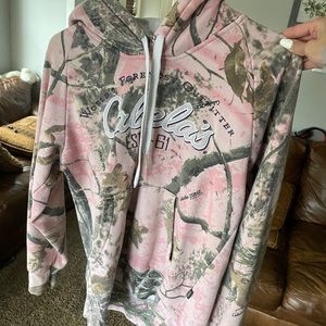 Cabelas Sweatshirt